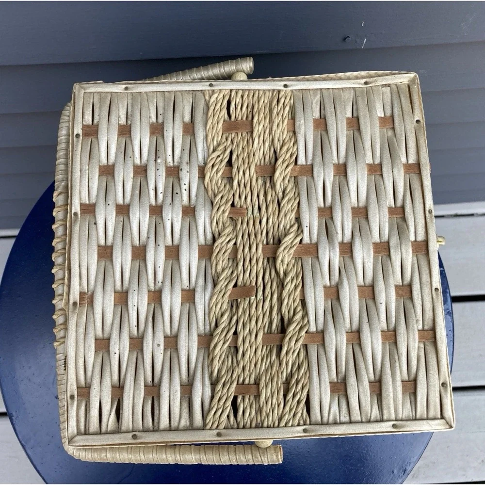 Vintage cream beige woven sewing basket handle original hang tag Japan green int
